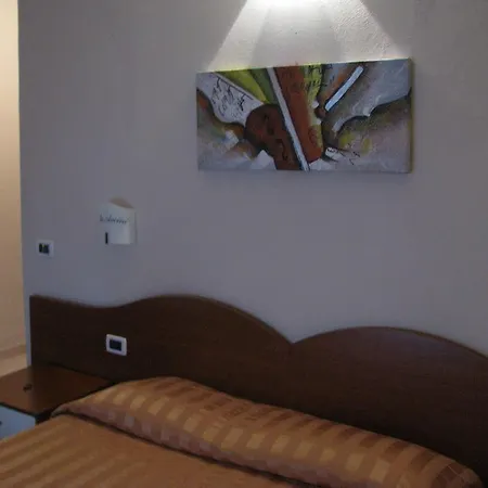 Accini 3*