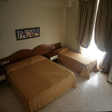 Accini 3* Монтероссо-аль-Маре