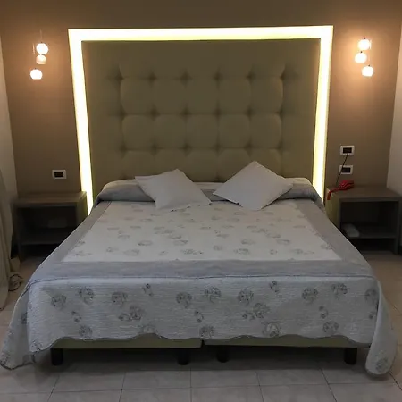 Отель Accini 3*