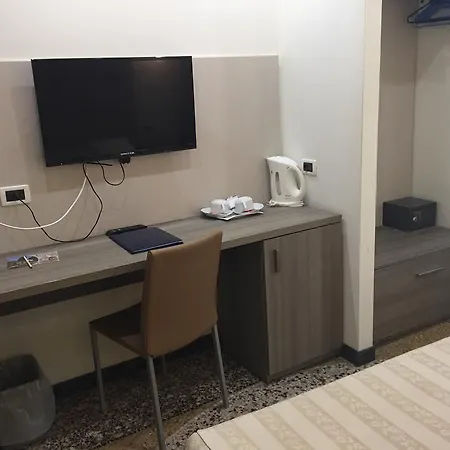 Accini مونتيروسّو ال ماري